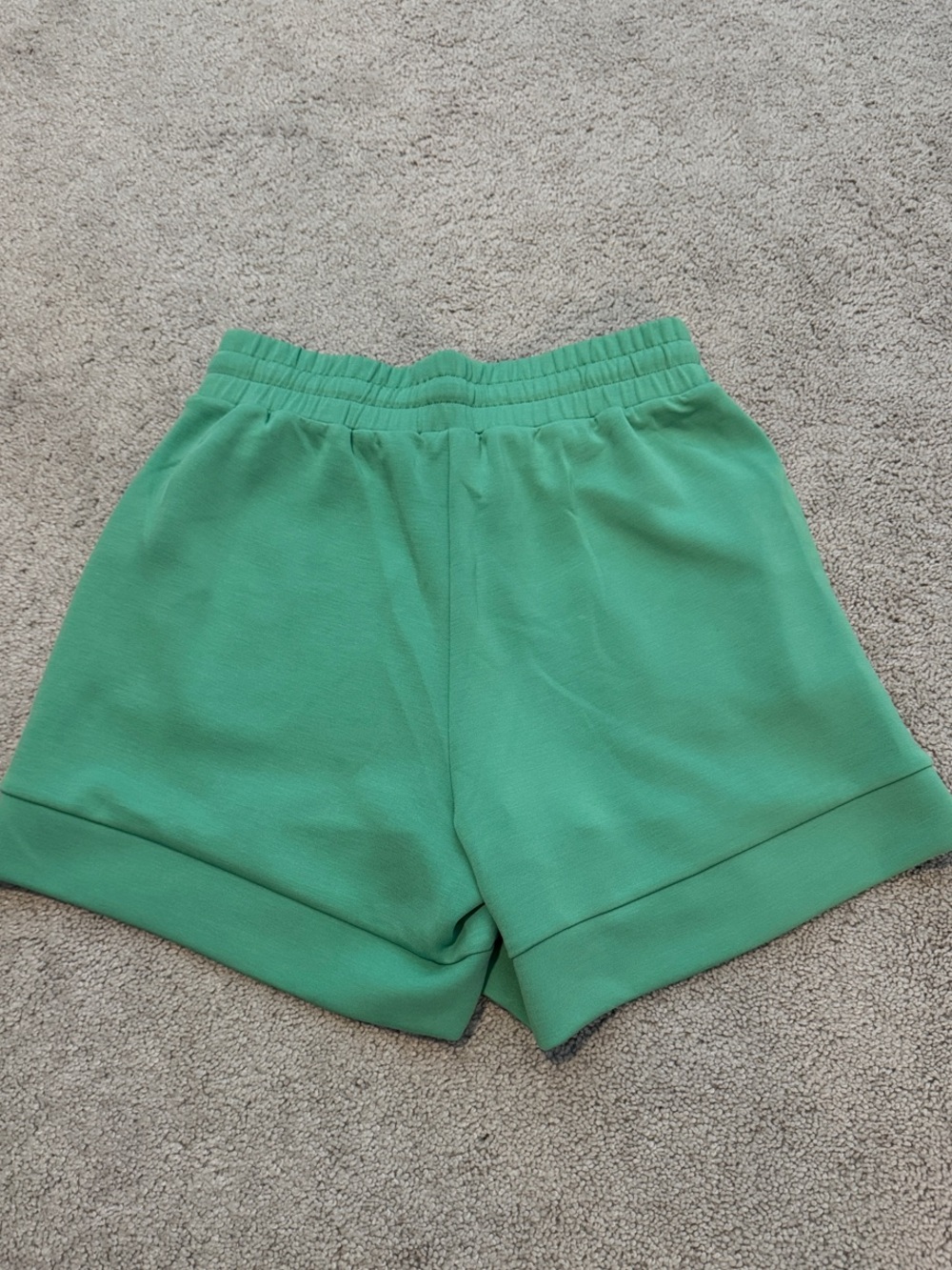 Varley- Drawstring Lounge Shorts in Green (Double soft) - Picture 3 of 5